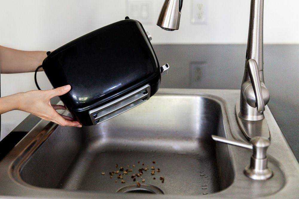Как почистить тостер внутри от крошек и загрязнений: способы чистки