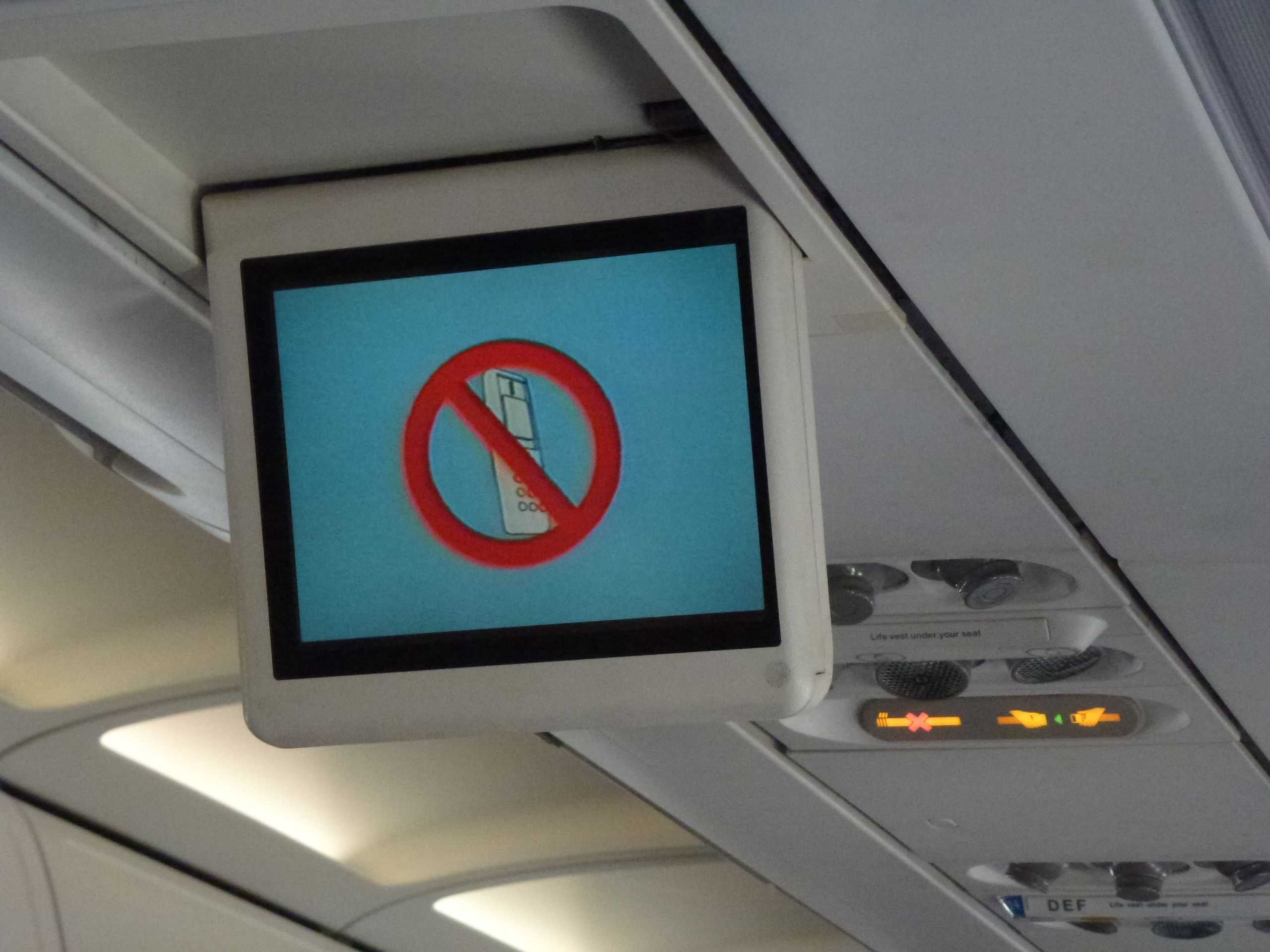 Можно ли пользоваться блютуз наушниками в самолете
