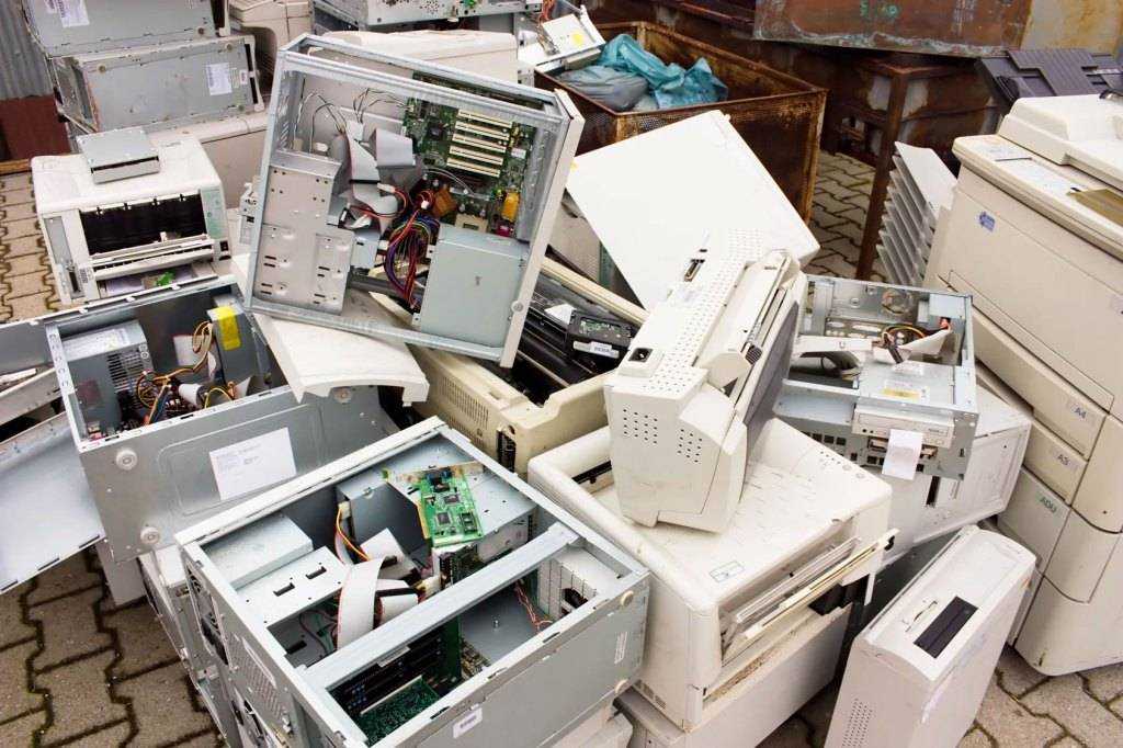 Куда деть старый компьютер, ноутбук, монитор: куда сдать технику