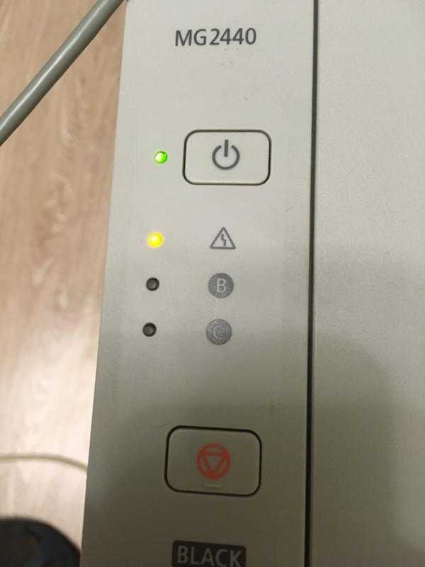 На принтере горит красная кнопка или восклицательный знак в треугольнике и он не печатает