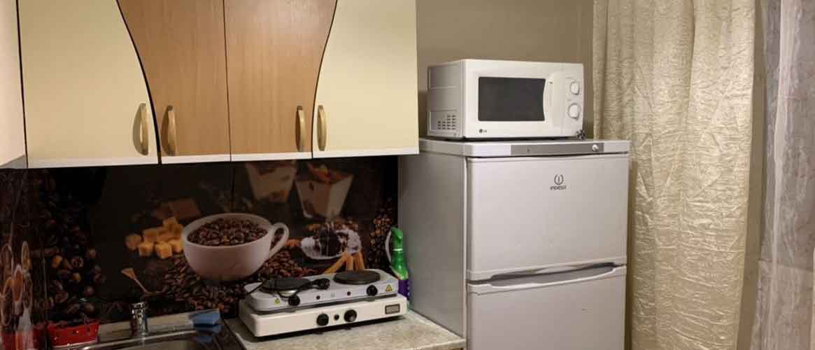Можно ли ставить микроволновку на холодильник: ответ эксперта
