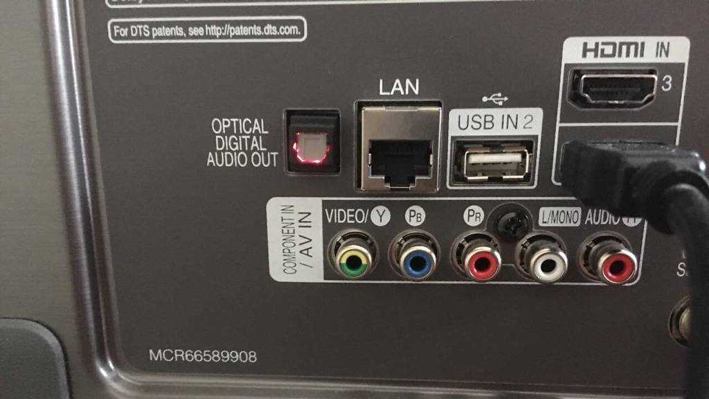 Подключить новое двд к ТВ легко Для начала подробно ознакомьтесь с инструкцией, которая прилагается к устройству После чего следует изучить комплектующие Обычно в коробке идёт 1-2 видов кабелей для подключения