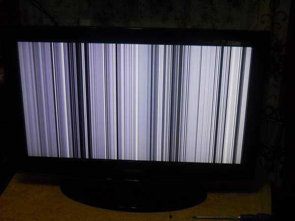 Почему на экране телевизора появились вертикальные или горизонтальные полосы