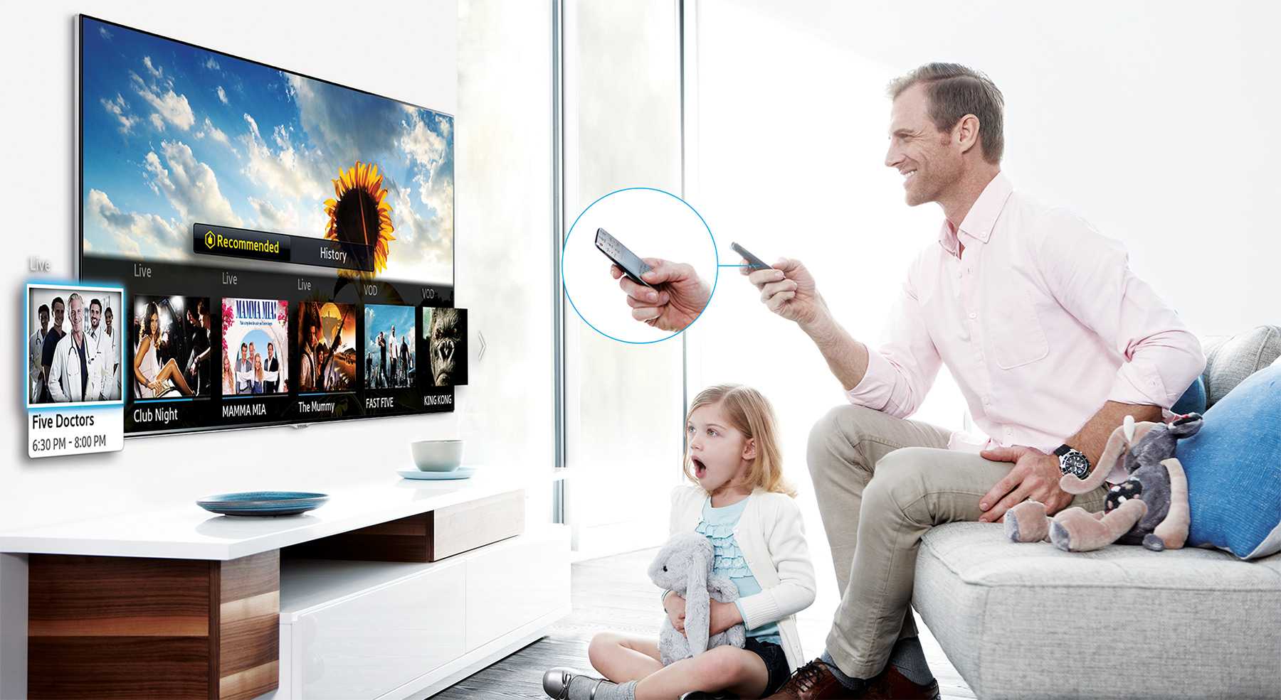 Включи хороший телевизор. Семья у телевизора. Реклама телевизора. Телевизор баннер. Интернет Телевидение.