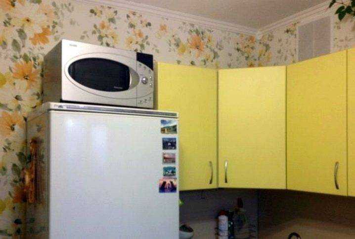 Можно ли ставить микроволновку на холодильник: микроволновую печь на морозильную камеру сверху, рядом, почему нельзя