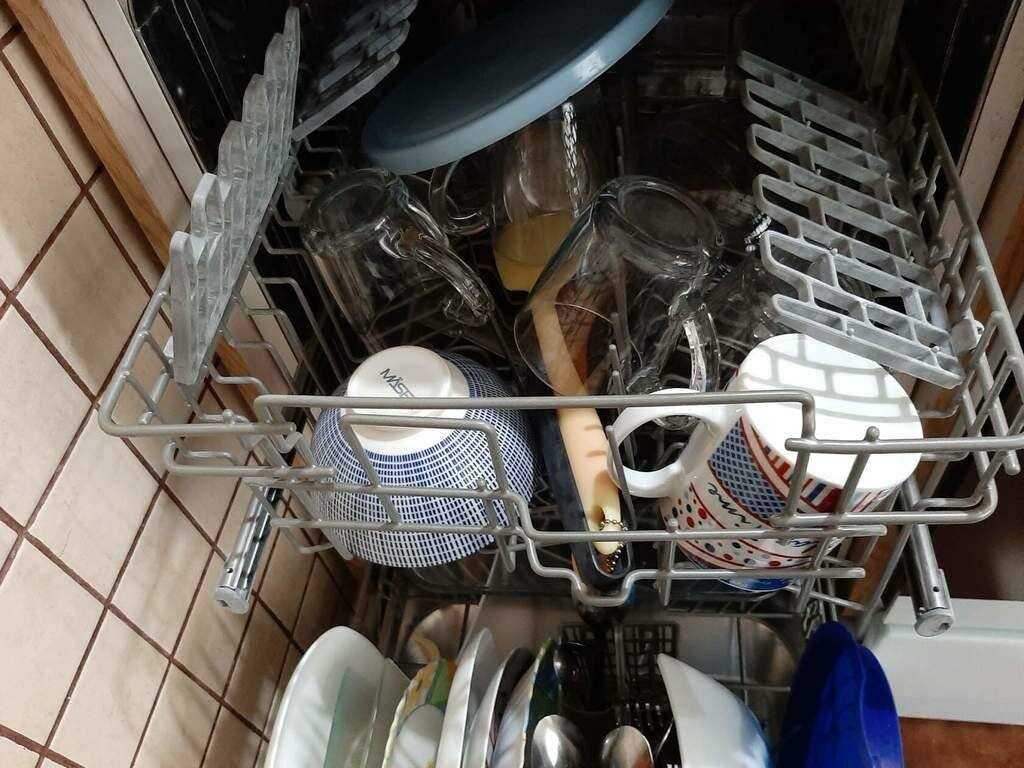 Можно мыть мультиварку в посудомоечной машине. Мясорубка в посудомойке. Алюминий после посудомойки. Мясорубку помыли в посудомойке. Мясорубка в посудомойке окислилась.
