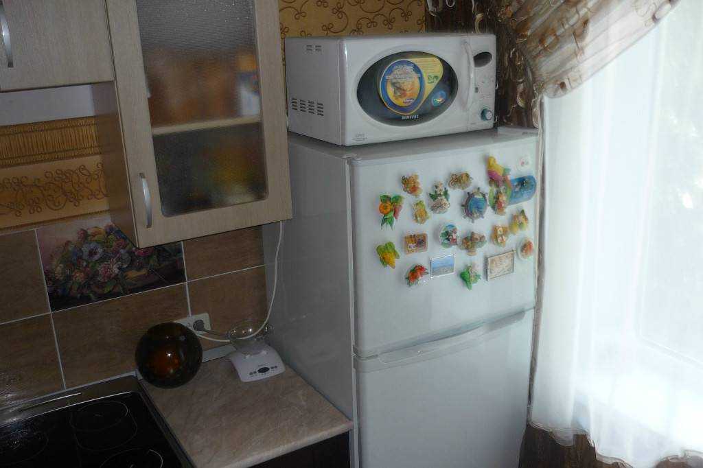 Можно ли ставить микроволновку на холодильник или морозильную камеру