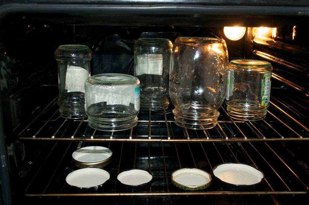 Как стерилизовать пустые банки в духовке, микроволновке и кастрюле: быстрые способы