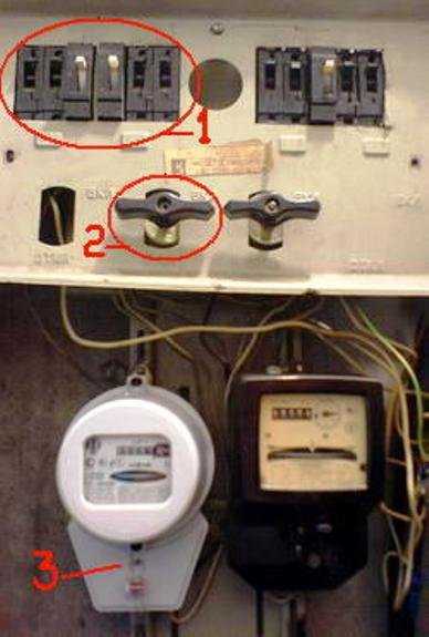 Выбило пробки в квартире: почему выбивает и что нужно делать, чтобы включить электрический счетчик - фото инструкция, как устранить проблему