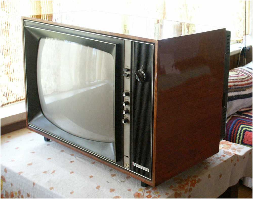 Покупать телевизор бывшие. Рубин 401 телевизор. Цветной телевизор «Рубин 401». Советский цветной телевизор«Рубин-714. Первый цветной телевизор Рубин 401.